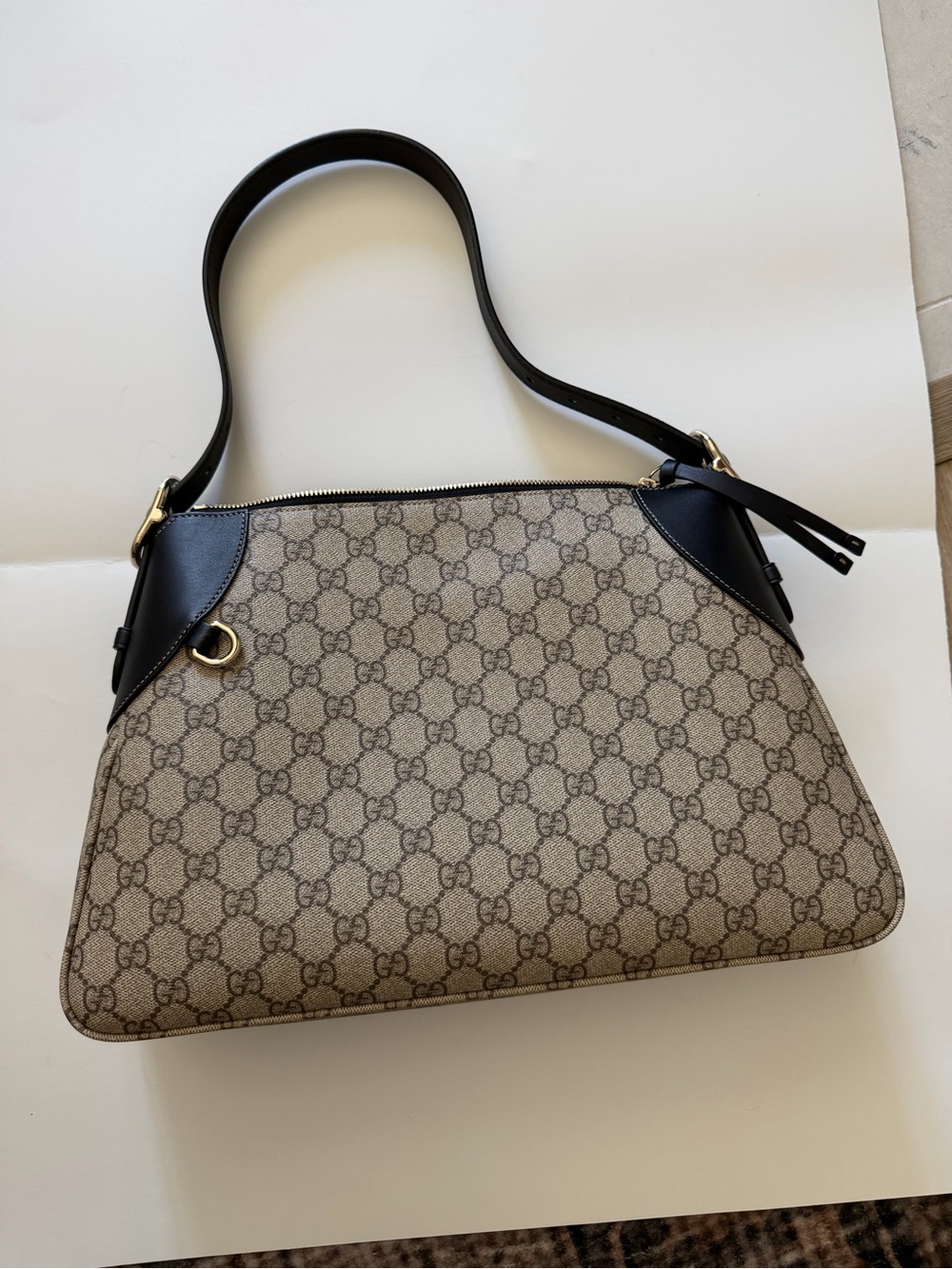Gucci GG Supreme Shoulder Bag in Beige with Black Trim